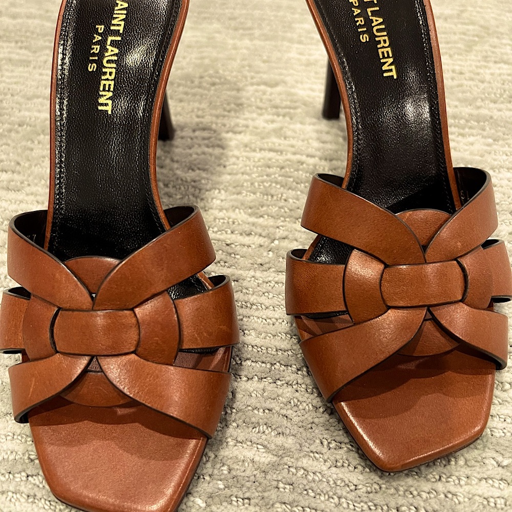 TRIBUTE HEELED MULES IN SMOOTH LEATHER